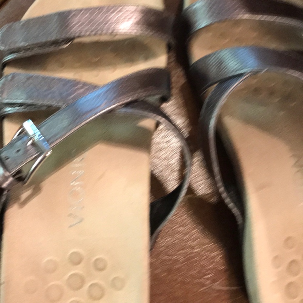 Vionic shoes size 8 wide